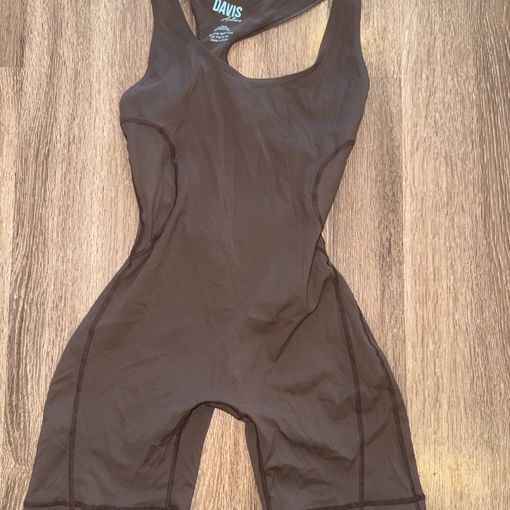 DAVID’s ACTIVE chocolate tank Romper